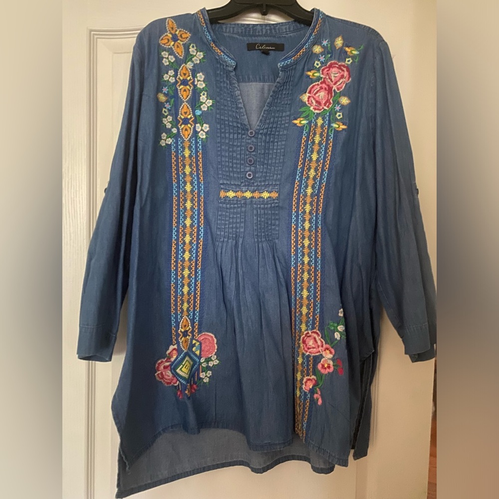 Calessa Chambray Tunic Womens plus size 2x Colorful Floral Embroidery